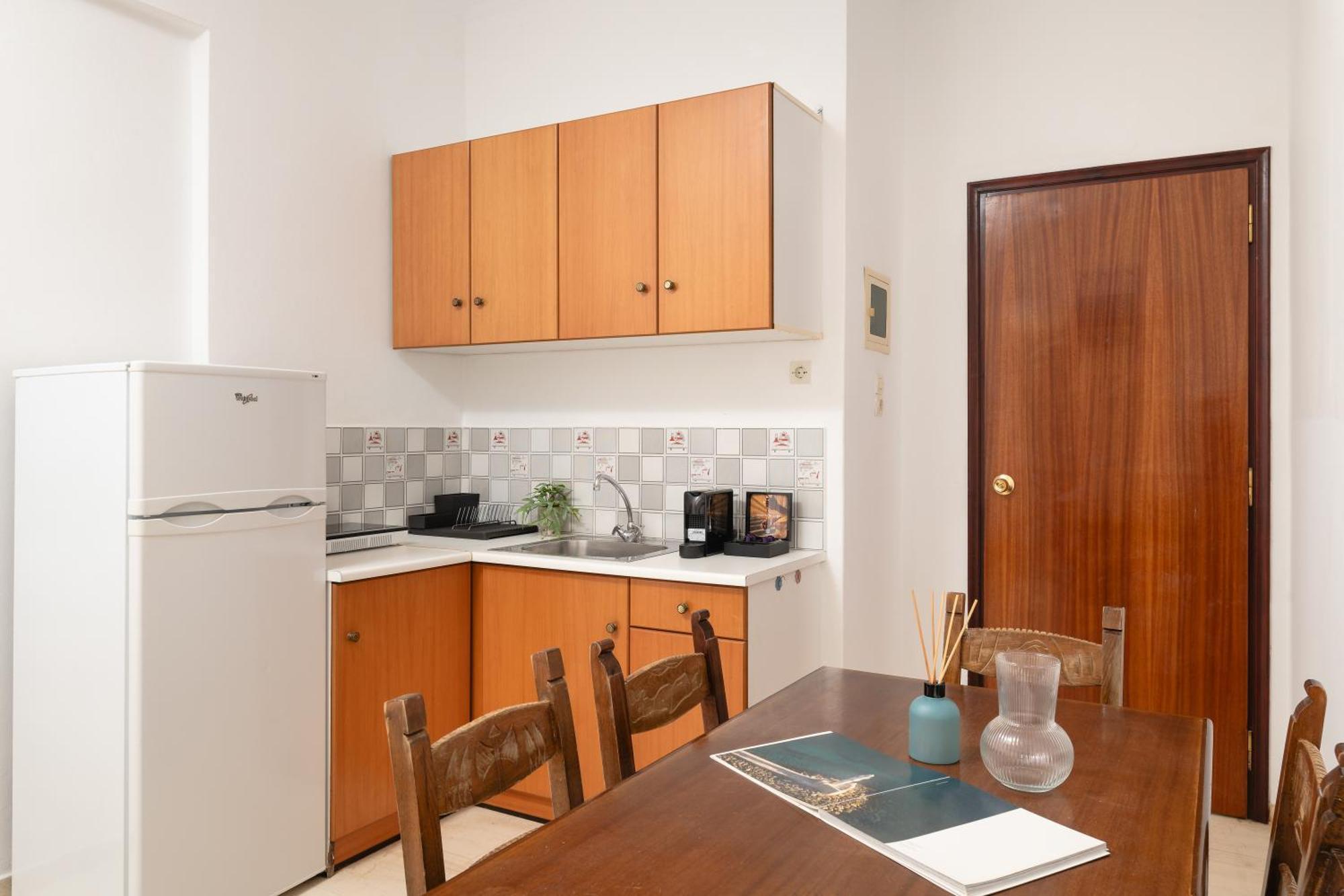 Thelesi Apartments Stalós Extérieur photo