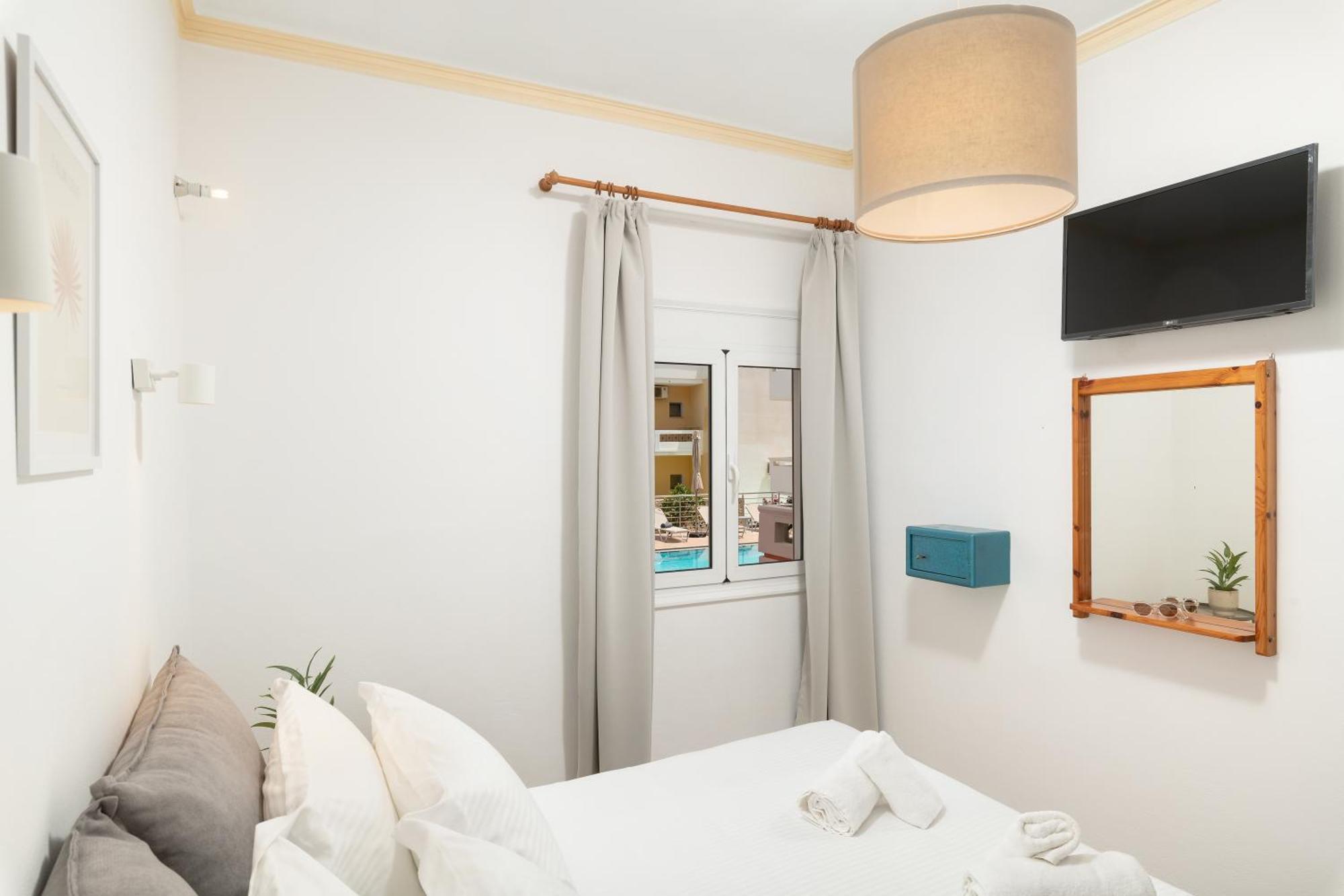 Thelesi Apartments Stalós Extérieur photo
