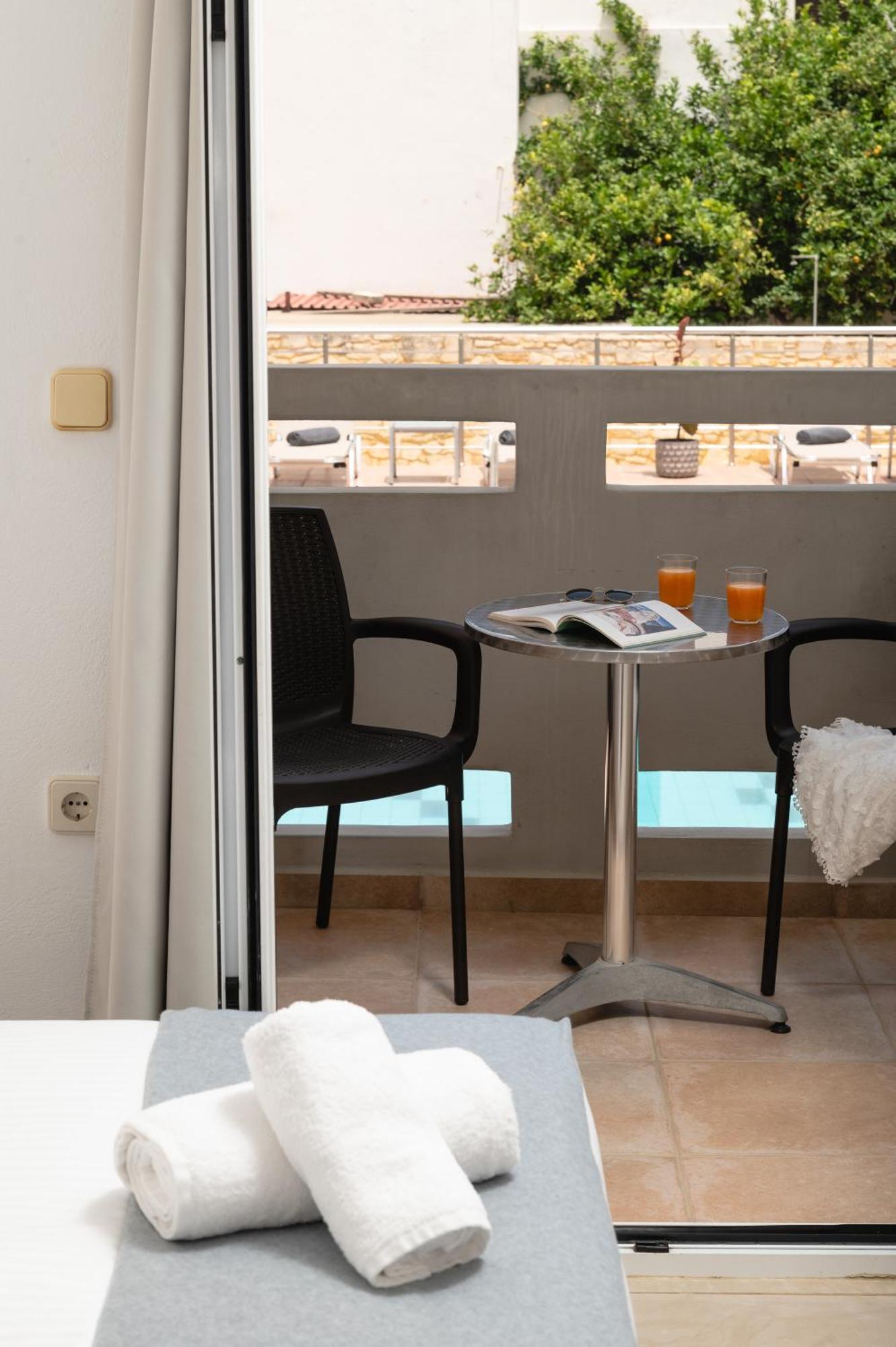 Thelesi Apartments Stalós Extérieur photo