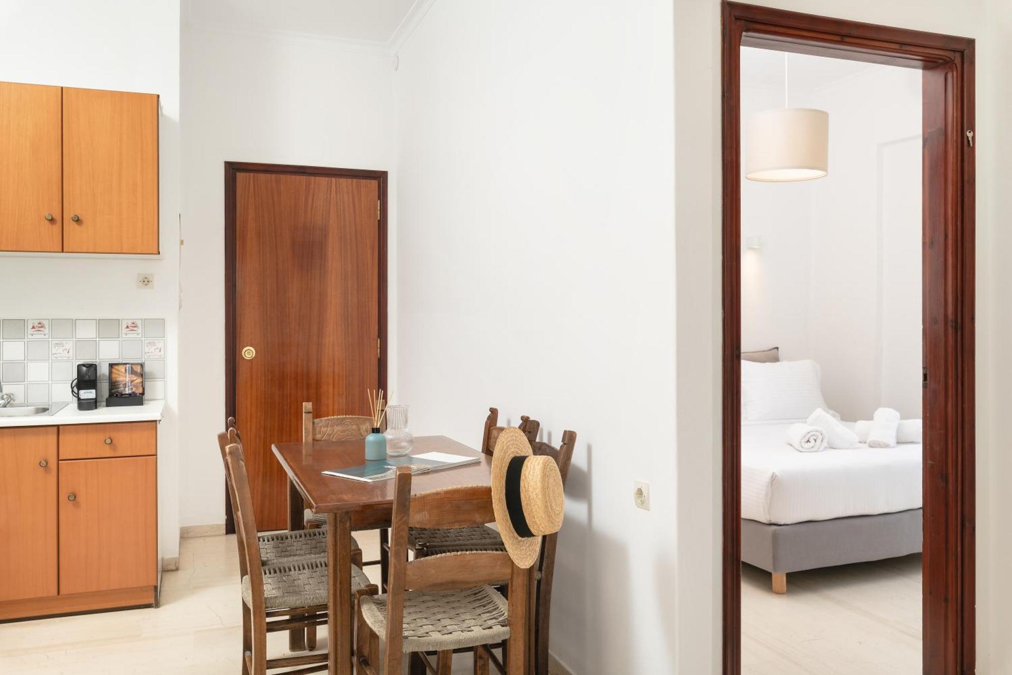 Thelesi Apartments Stalós Extérieur photo
